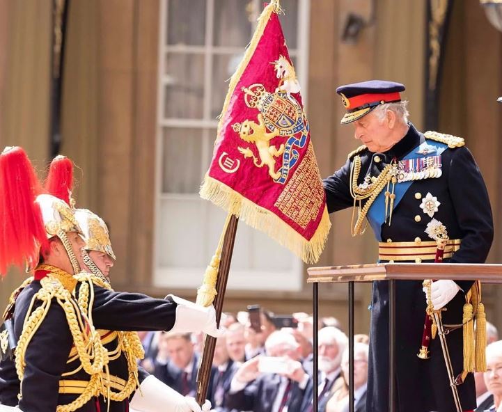 Trooping the Colour: Η μεγαλειώδης παρέλαση για τα επίσημα γενέθλια του βασιλιά Καρόλου