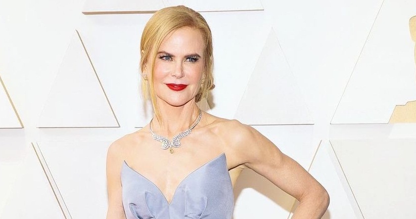 Η Nicole Kidman εντυπωσιάζει με κορσέ και μίνι φούστα