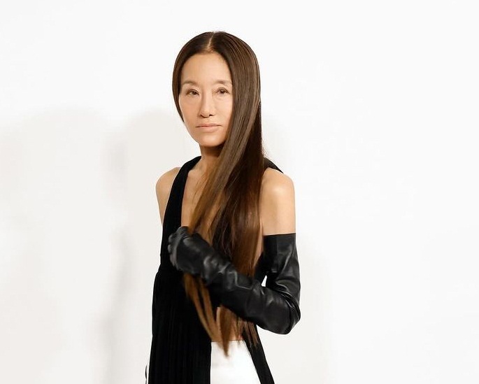 Η Vera Wang στα 73 της καθηλώνει στις  εικόνες με τις κόρες της