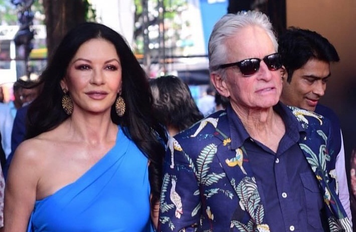 Η Catherine Zeta-Jones σε ιδιωτική παραλία στις Μαλδίβες με τον Michael Douglas