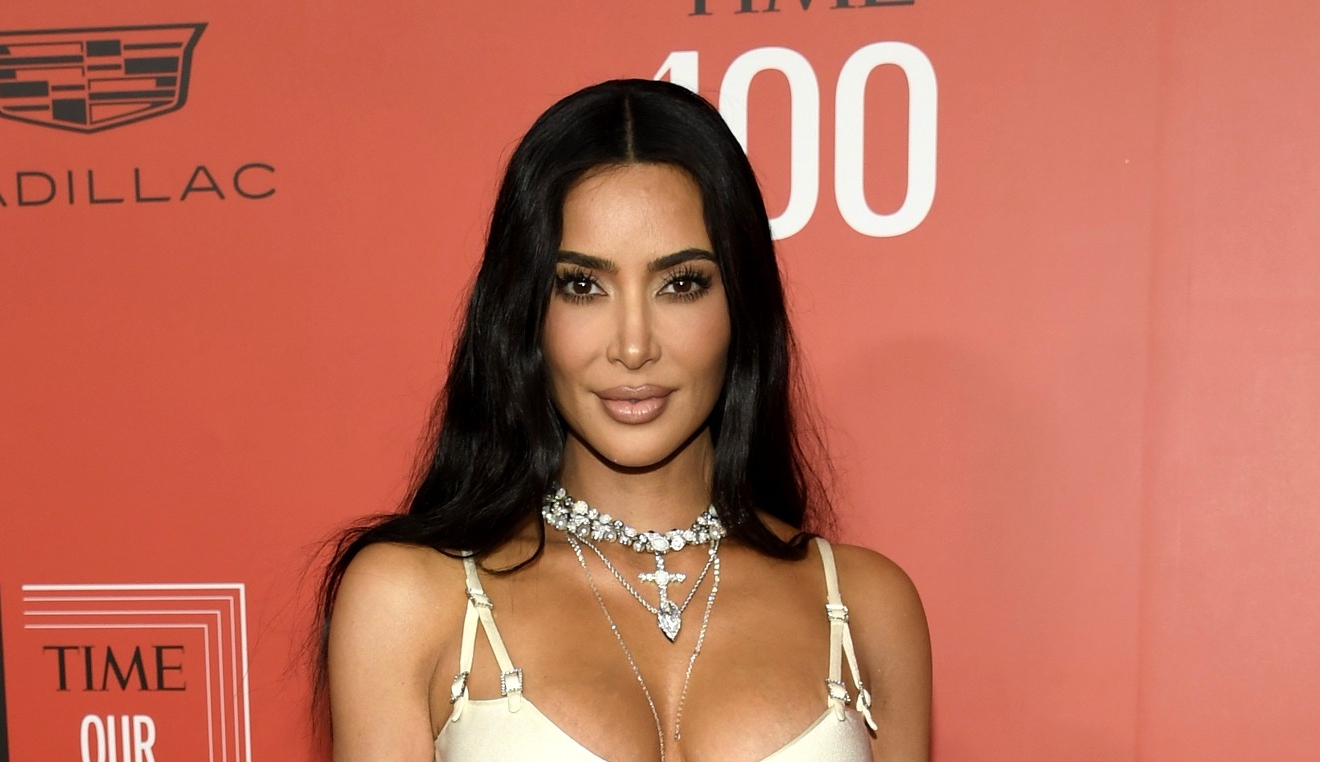 Kim Kardashian: Προσπαθεί να μοιάσει στη νέα σύντροφο του Kanye West;