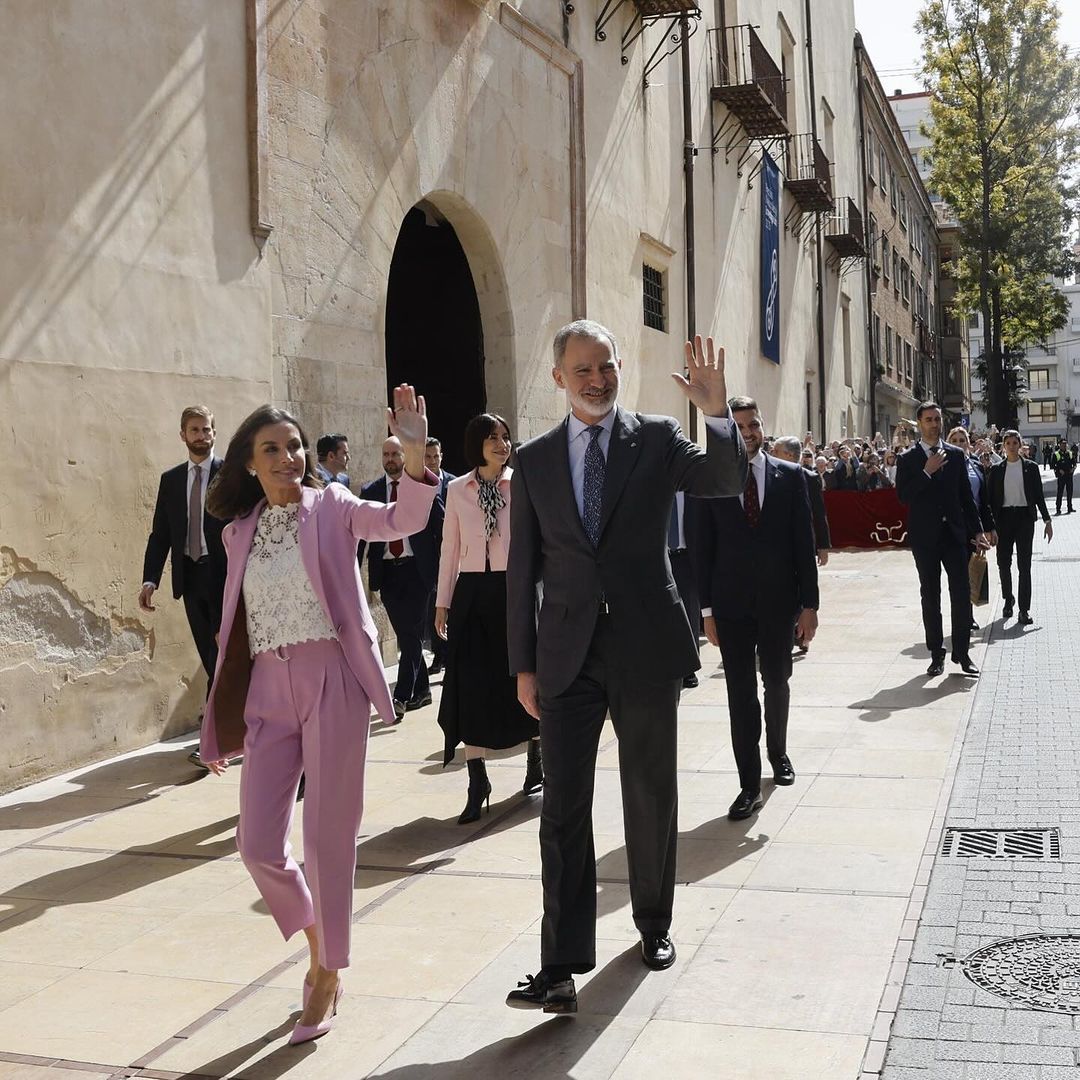 Βασίλισσα Λετιθια: Η λευκή δαντέλα της σεζόν