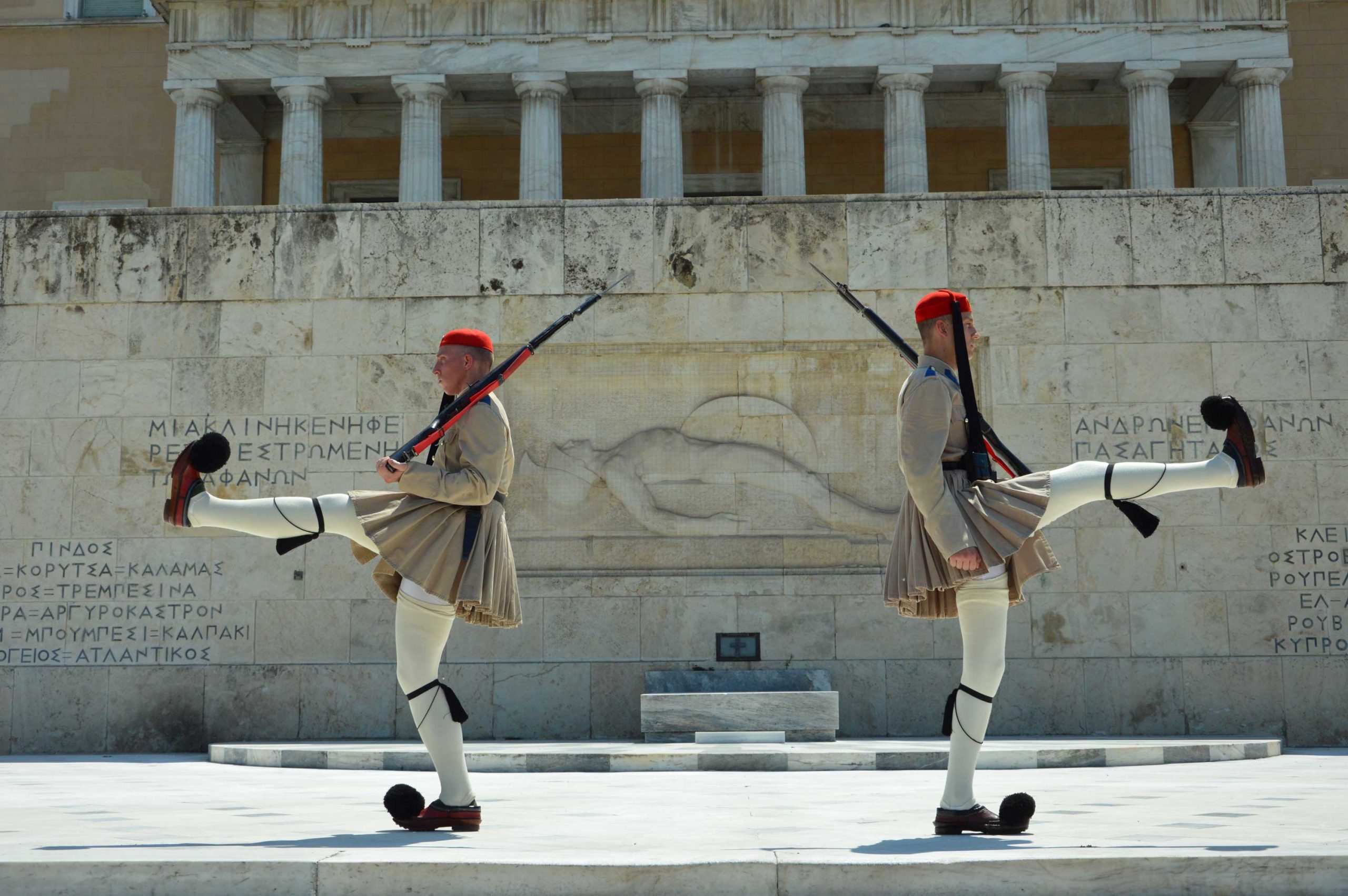 Πώς η αλλαγή της Προεδρικής Φρουράς έγινε viral βίντεο στο TikTok - Video