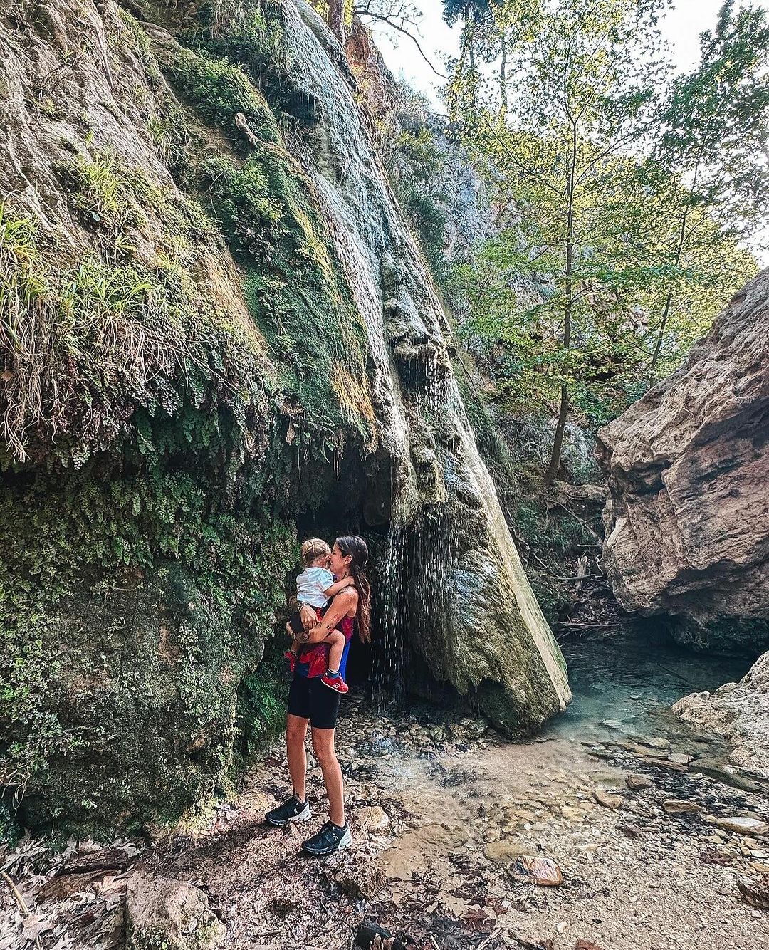 Η Εριέττα Κούρκουλου με το γιο της, Νίκο. Photo: Instagram/eriettakourkouloulatsi