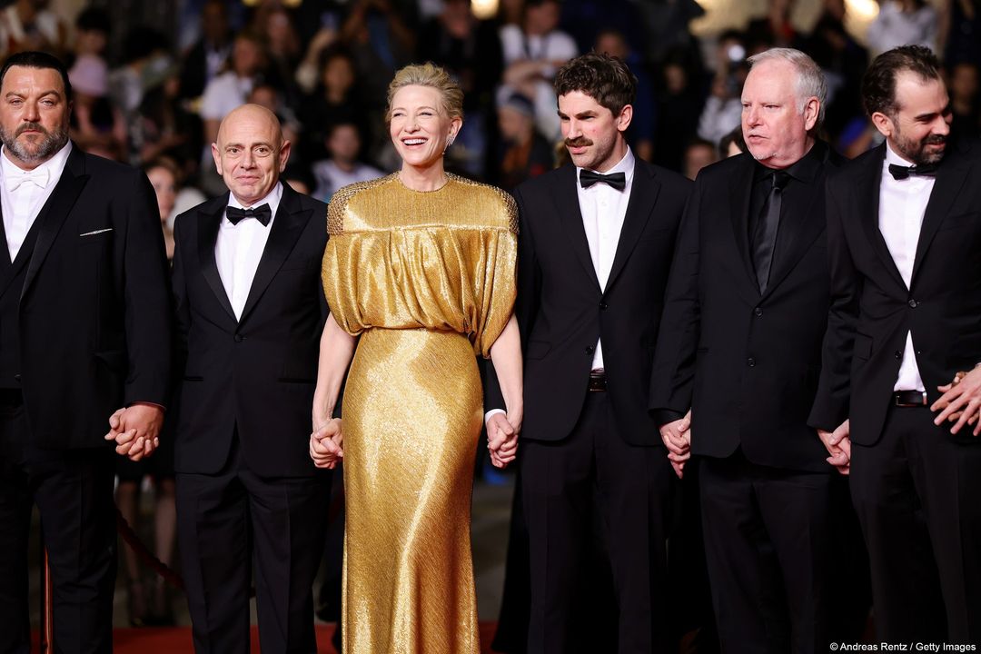 Η Κέιτ Μπλάνσετ με χρυσό φόρεμα Louis Vuitton. Photo: Instagram/festivaldecannes