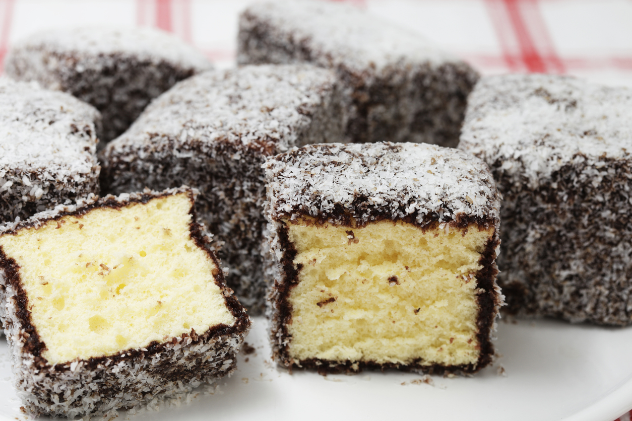 Συνταγή: Το Lamingtons είναι ένα δημοφιλές κέικ στην Αυστραλία και τη Νέα Ζηλανδία. 