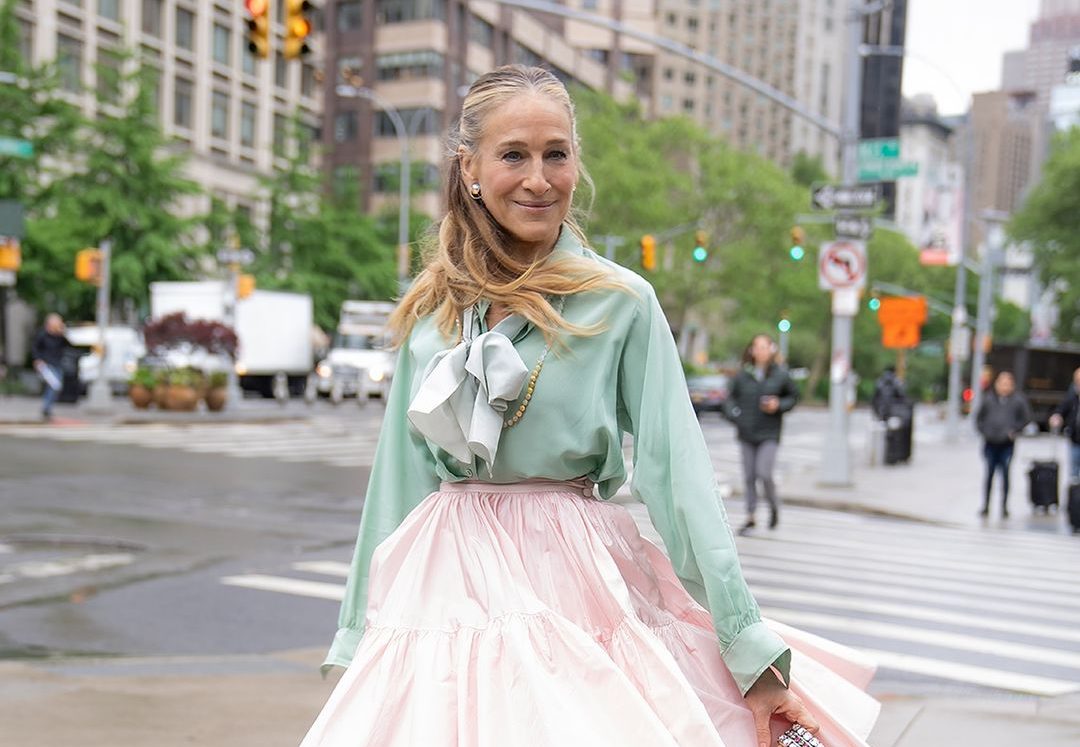 Sarah Jessica Parker: Επιστρέφει ως Carrie Bradshaw κρατώντας τη νέα it-bag της σεζόν