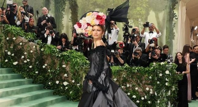 The Met Gala: Τα παραμυθένια outfits που ξεχώρισαν στο κόκκινο χαλί