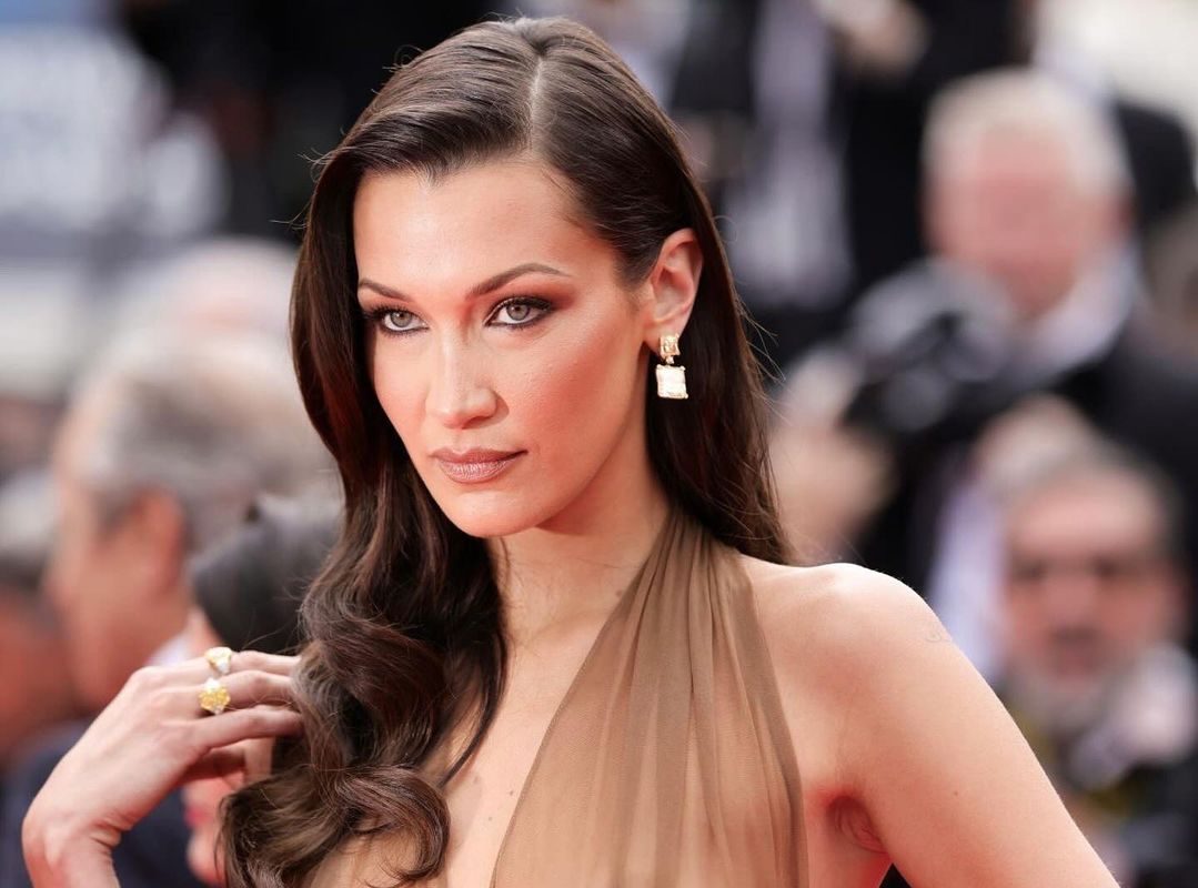 Bella Hadid: Επιστρέφει στις Κάννες με το πιο σέξι φόρεμα της σεζόν