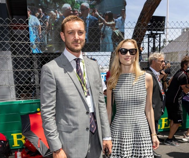 Beatrice Borromeo: Με total Dior look στα χρώματα της σημαίας του Grand Prix