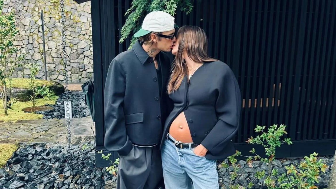 Hailey Bieber: Τα τρυφερά φιλιά με τον Justin Bieber και η φουσκωμένη της κοιλίτσα