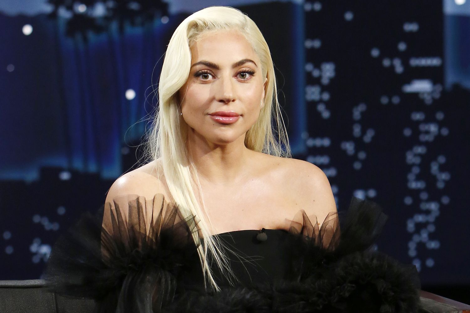 Lady Gaga: Απαντά στις φήμες της εγκυμοσύνης με ένα βίντεο στο TikTok