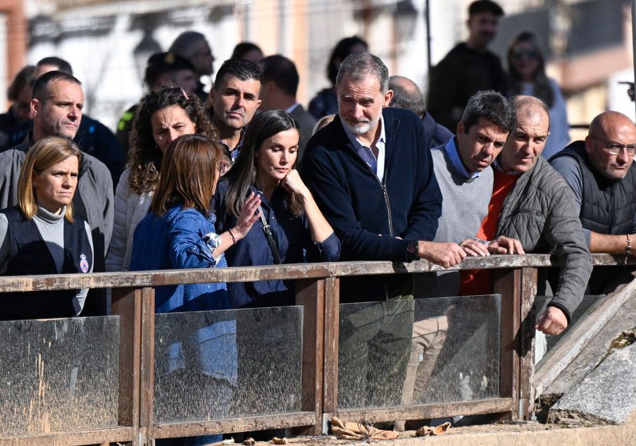 Βασίλισσα Λετίθια – Βασιλιάς Φελίπε: Επέστρεψαν στην Βαλένθια – Οι αντιδράσεις των κατοίκων 