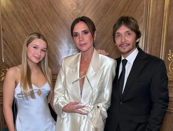 Victoria Beckham: Μαζί με την κόρη της, Harper, αποδεικνύουν ότι είναι το απόλυτο fashion δίδυμο