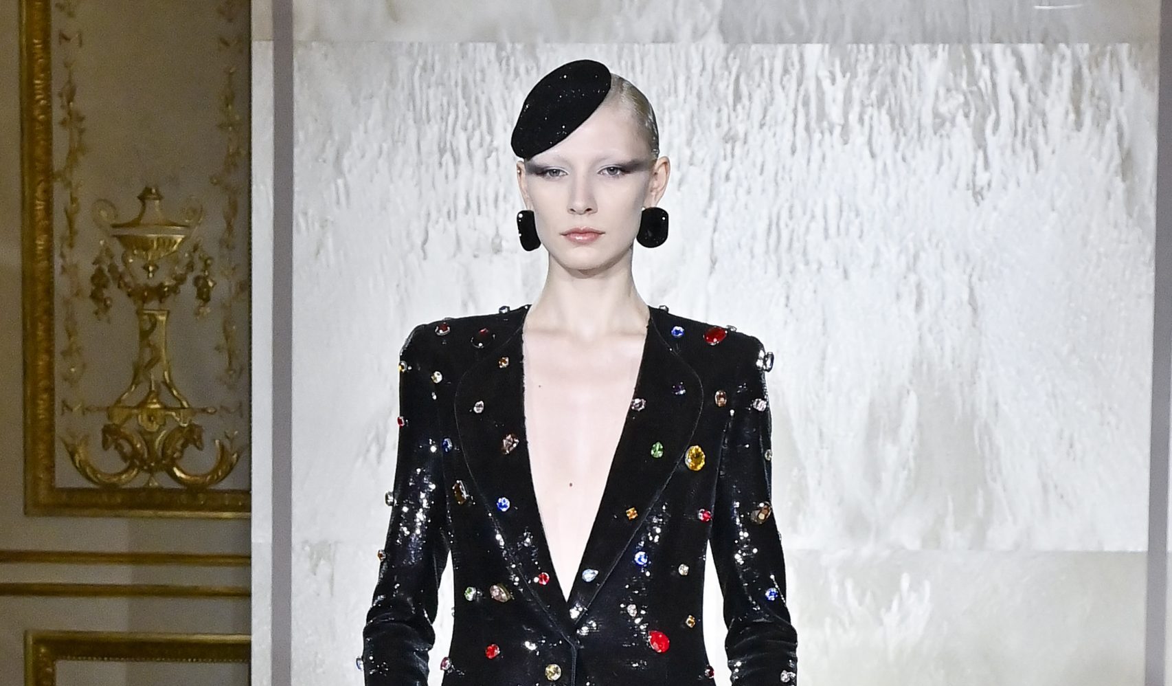 Dior Haute Couture SS25: Ένα ατέρμονο, punk παραμύθι με ιστορικές αναφορές